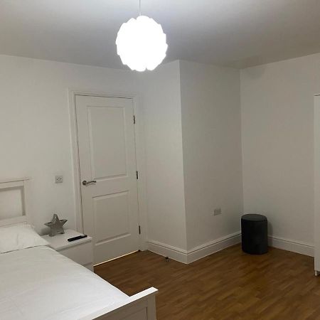 Streatham High Street Apartment ลอนดอน ภายนอก รูปภาพ